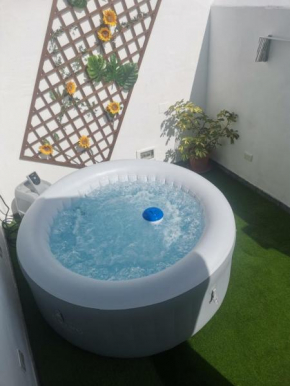 CHALET CON JACUZZI CLIMATIZADO, BARBACOA Y CERCA DE LA PLAYA, Abades